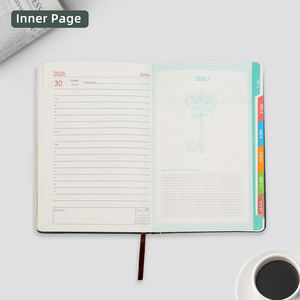 สมุดบันทึกไดอารี่ภาษาสเปน A5 ปกหนัง PU พิมพ์โลโก้ตามสั่ง ปี 2026 2027 พร้อมที่ใส่ปากกา - Product Image 3