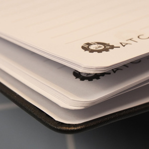 Libreta de Cuero PU con Logotipo Grabado Personalizado, Ranura Integrada para Bolígrafo, Regalo Corporativo - Product Image 2