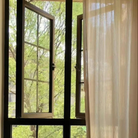 Fenêtres à battants modernes en aluminium à isolation thermique, à ouverture vers l'intérieur/vers l'extérieur, avec barres de vitrage et verre Low-E pour villas