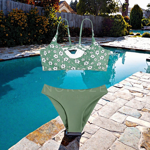 Conjunto de bikini con estampado floral para mujer, top cruzado con cuello halter, parte inferior sólida, traje de baño de 2 piezas, traje de baño elástico - Product Image 3