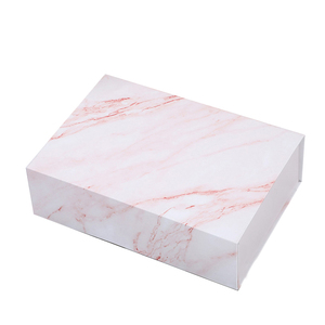 Papier à rabat magnétique pour vêtements personnalisés, boîte d'emballage pliable en carton blanc décoratif pour nouveau-né, ensembles pour robes en jean - Product Image 3