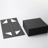 Paquete de lujo personalizado, caja de regalo de perfume forrada negra magnética, embalaje con embalaje interior satinado