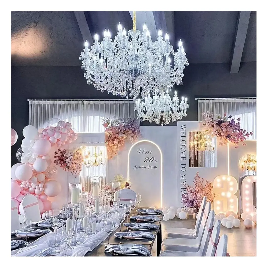 Lustre en cristal K9 courbé en verre clair de style européen à plusieurs niveaux moderne en or chromé Banquet Salle de mariage Lumière de fête d'anniversaire