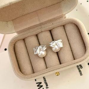 Boucles d'oreilles en argent pur S925, luxe français, haut de gamme, nœud, perle, coquille, avec tempérament de niche, polyvalentes, clous de mode - Product Image 4