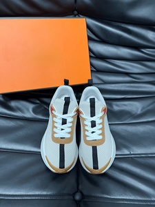 Chaussures de tous les jours avec semelle extérieure antidérapante à rainures, construction supérieure bicolore, amorti doux et soutien, résistantes à l'usure, baskets classiques - Product Image 5