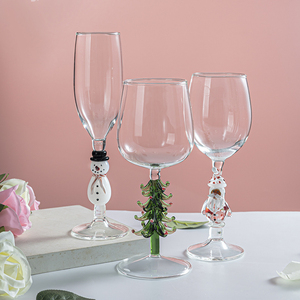 Coupe <span class=keywords><strong>de</strong></span> Noël en verre à haute teneur en borosilicate <span class=keywords><strong>de</strong></span> style américain avec design du <span class=keywords><strong>père</strong></span> Noël Gobelet à vin rouge élégant pour les fêtes - Product Image 1