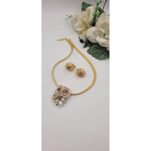 Ensemble de bijoux plaqué or de luxe comprenant un collier et des boucles d'oreilles pendantes assorties, ornées de diamants américains blancs et de pierres rouges. - Product Image 1