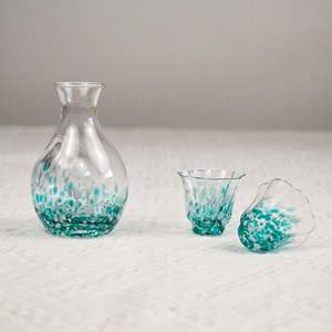 Ensemble de saké en verre cristal de style japonais, modèle coloré à pointes bouclées, fabriqué en Chine, un pot et deux verres, cadeau de mariage ou d'anniversaire - Product Image 3