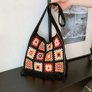 Bolso Hobo Bohemio Floral Cuadrado de Ganchillo Tejido con Bordado, Bolso de Hombro Vintage con Borlas para Mujer, Bolso de Punto para Uso Diario Otoño Invierno - Product Image 1
