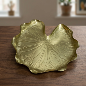 Plato Decorativo de Metal con Forma de Hoja, Hecho a Mano, con Patrón de Planta Grabado, Estilo Tradicional Chino - Product Image 3