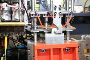 Machine de fabrication entièrement automatique de bouteilles PE-HD Pichet en PE pour produits chimiques cosmétiques Tambour de bouteilles d'extrusion de canette de 5 <span class=keywords><strong>litres</strong></span> - Product Image 5