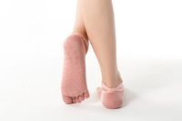 Chaussettes athlétiques No Show Filles No Show Yoga Sports Chaussettes antidérapantes Grip Toe Chaussettes