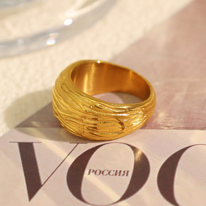 Anillos de Joyería Laminados en Oro Cepillado, Diseño Italiano Hipoalergénico, Resistente al Agua, Retro, Simple, <span class=keywords><strong>con</strong></span> Textura de Nicho, para Mujer - Product Image 4