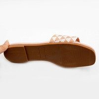 Nouveau Style Claquettes de Plage à Enfiler Haute Qualité Vente en Gros Chaussons Pas Chers Sandales Quotidiennes pour Femmes
