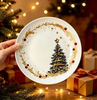 Assiette de Noël en céramique rouge et verte avec motifs de brindilles de pin, vaisselle festive pour la maison, l'hôtel et le restaurant