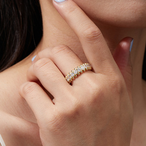 Artículo Viral de Moda: Anillo de Plata de Ley S925 con Cuentas de Moissanita en Círculo Completo para Mujer, Anillo de Dedo de Lujo Apilable de Dos Tonos - Product Image 3