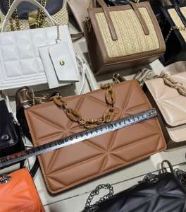 HLY 2025 Nouvelle Meilleure Vente en Afrique Prix Bas Stock Sacs à Main pour Femmes Liquidation Surplus <span class=keywords><strong>de</strong></span> Stock Lots - Product Image 5