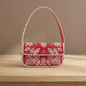 Sac à bandoulière en daim rouge fait main avec rabat perlé et garniture beige, motif géométrique, sac de soirée tendance - Product Image 3