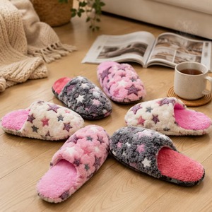 Nuevas Pantuflas Cálidas para Mujer con Suela Antideslizante, Zapatos Planos Cómodos para el Hogar, Edición Navideña de Peluche con Diseño de Estrella - Product Image 2