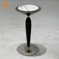 Table ronde moderne en acier inoxydable pour l'extérieur avec plateau en marbre de luxe, design nordique américain, table basse pour salon, bar à domicile