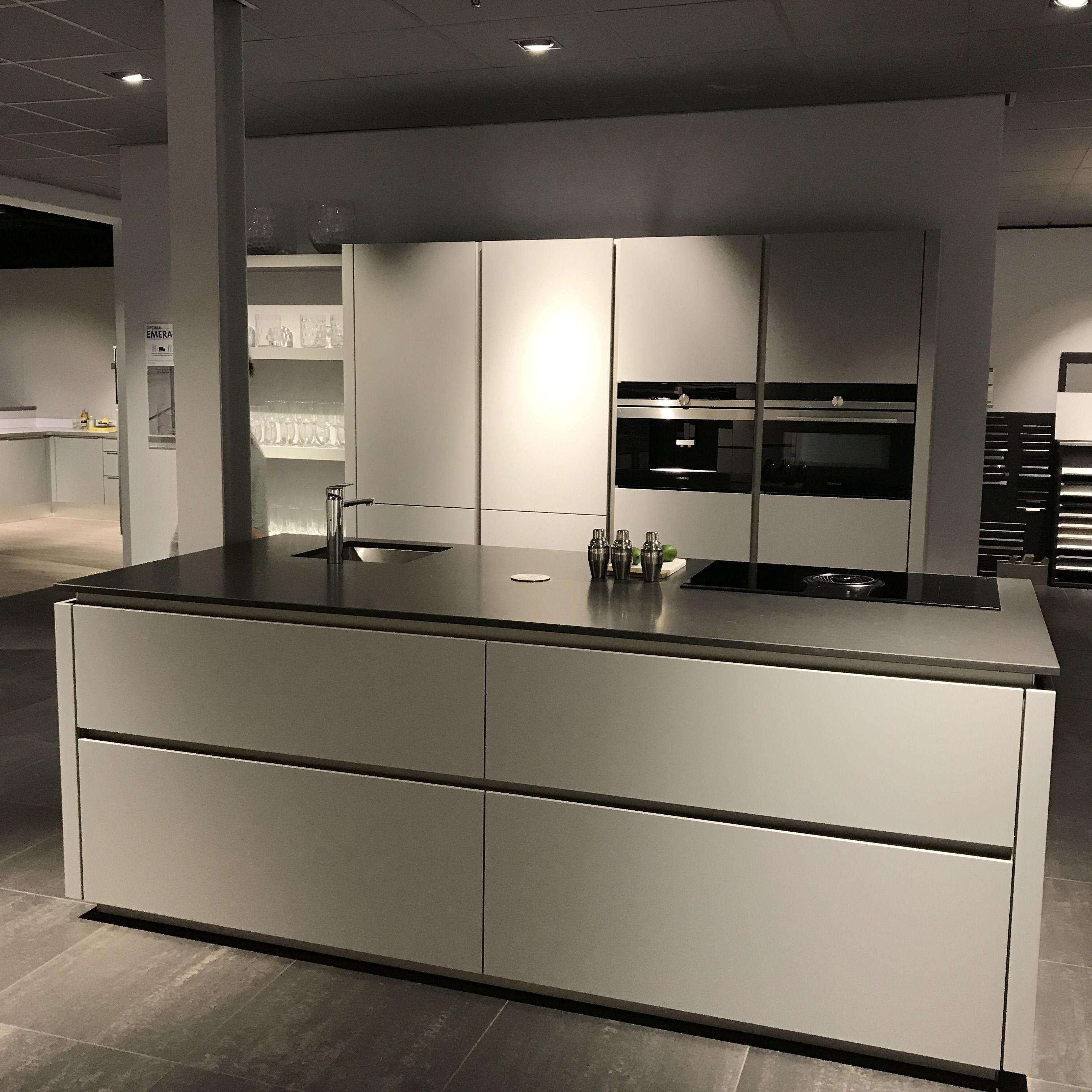 กำหนดเอง