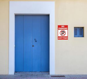 Grand panneau <span class=keywords><strong>de</strong></span> stationnement interdit-Panneau d'avertissement en aluminium <span class=keywords><strong>de</strong></span> 10x14 pouces-<span class=keywords><strong>Interdiction</strong></span> <span class=keywords><strong>de</strong></span> stationnement à tout moment avec surface haute visibilité - Product Image 1