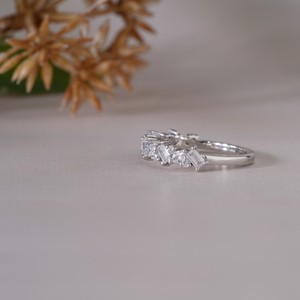 Elegante Anillo de Diamantes con Múltiples Piedras en Oro Blanco para Mujer, Regalo de Boda, Compromiso o Aniversario, Joyería Fina de Lujo para Uso Diario - Product Image 6