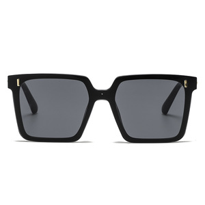 Wholesale Black Luxury Women Sunglasses with Large Frame Slimming Stylish Ultra <strong>Low</strong> UV400 Lenses Sunscreen Outdoor Sun <strong>Glasses</strong> - Product Image 4