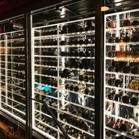 Vitrine en acrylique rétroéclairée à éclairage LED moderne personnalisée étagère flottante transparente pour le vin et les liqueurs unité de stockage Pmma