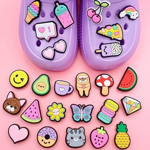 Breloques de chaussures en PVC 2D mignonnes et tendance, décorations de sabots Kawaii sur le thème des desserts, animaux et fleurs, durables, personnalisables en couleur et taille - Product Image 3