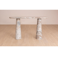 Console élégante et moderne en bois massif avec plateau en marbre aux lignes épurées, rangement extensible pour un salon ou une décoration d'hôtel sophistiquée