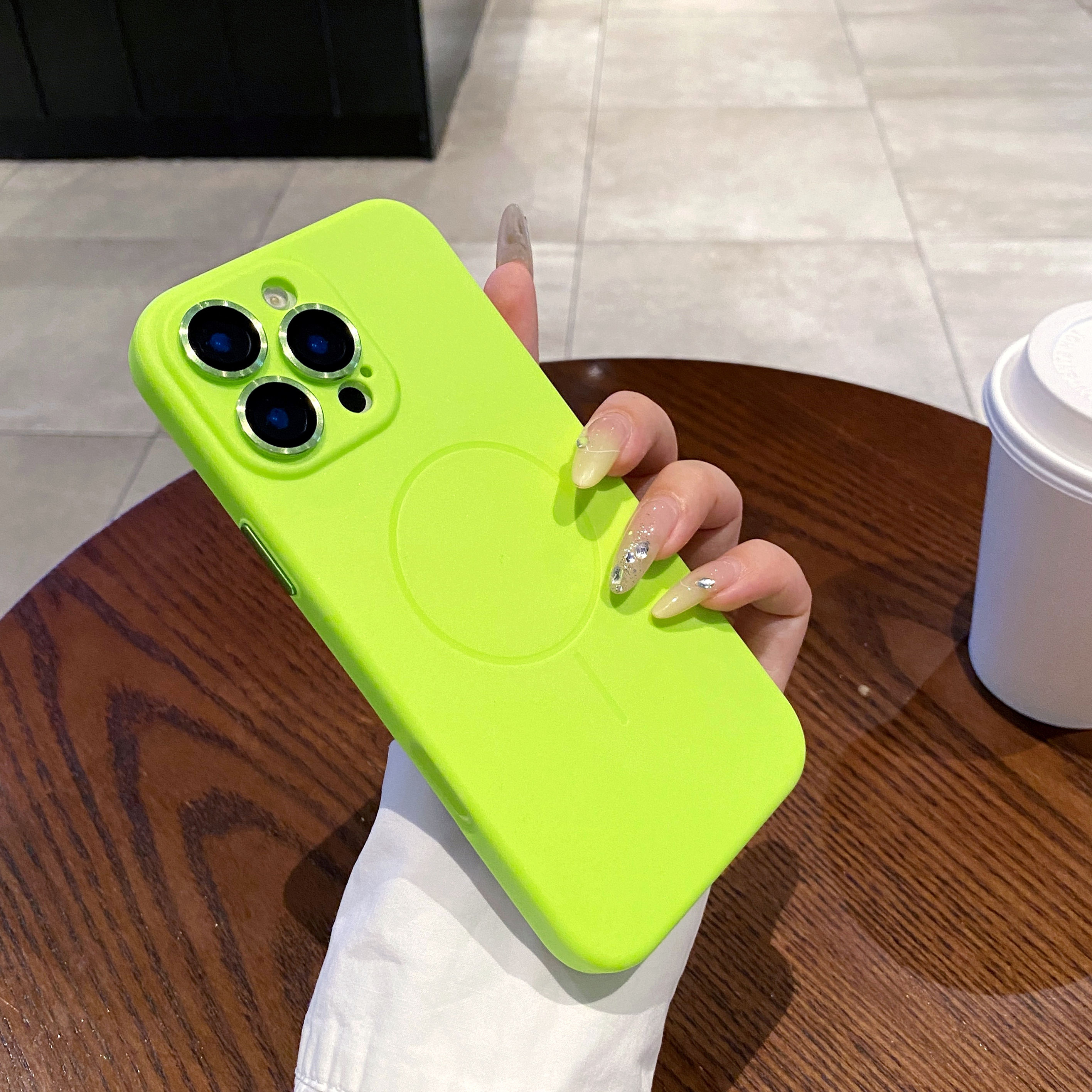 สีเขียวอ่อน