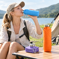 Bouteille d'eau pliable en silicone réutilisable, bouteille de sport pliable avec bouchon en acier inoxydable pour les voyages en plein air, le camping, OEM ODM
