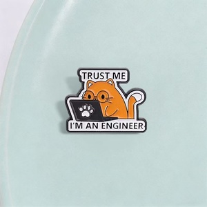Spilla personalizzata in lega di zinco a tema animale, con cartone animato arancione per meme degli ingegneri, finitura smalto morbido, placcatura in nichel nero, UV - Product Image 2