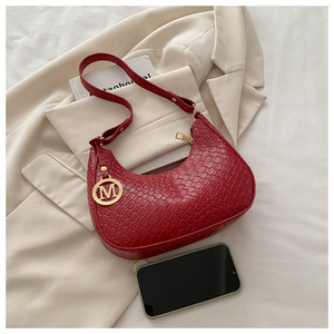 热卖法国编织新月女包<span class=keywords><strong>2026</strong></span>新款时尚单肩包 - Product Image 4