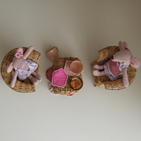 Peluche de souris en tissu style ferme avec robe à motifs floraux, décoration de maison de campagne, jouet souvenir pour chambre de petite fille