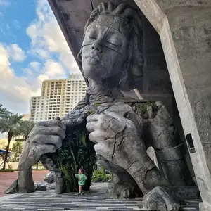 H7.6m GRC pecho abierto mujer escultura gigante GRFC personaje estatua 3D figura para modelo de exhibición de paisaje de ciudad