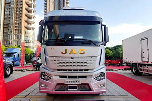 Rimorchi Semirimorchio JAC 490 per <span class=keywords><strong>Trasporto</strong></span> <span class=keywords><strong>Cavalli</strong></span> <span class=keywords><strong>Usati</strong></span> in Buone Condizioni, <span class=keywords><strong>Camion</strong></span> Trattore 6x4 - Product Image 5