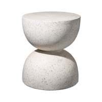 Table d'appoint en terrazzo à la recherche d'une silhouette géométrique moderne et minimaliste Table d'appoint pour plantes d'intérieur et d'extérieur