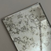 Feuilles de miroir décoratives de style vintage direct d'usine de la Chine panneaux de verre de miroir antique pour la décoration murale de bar d'hôtel à la maison
