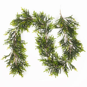 6フィートのリアルタッチシダー＆サイプレスクリスマスガーランド、屋外用季節装飾、冬の家の装飾に最適、本物の松のガーランド - Product Image 4