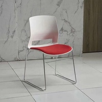 Chaise de bureau empilable en plastique sans accoudoirs avec cadre en métal et tissu Formation des visiteurs Chaise d'invité de salle de conférence utilisée par le personnel