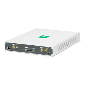 NI USRP-2942 Appareil radio logiciel USRP, 400 MHz à 4,4 GHz, Reconfigurable - & En promotion - Product Image 1