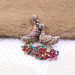 Broche vintage en forme d'oiseau avec strass, épingle lourde en diamant, accessoires de costume pour femmes - Product Image 6