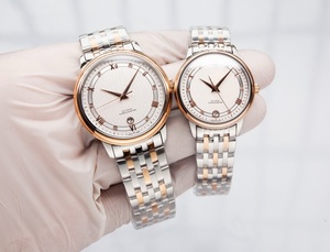 Reloj de Lujo Avanzado con Movimiento Mecánico Automático, Espejo de Zafiro, Correa de Acero Inoxidable y Marcadores de Hora con Diamantes para Omegaes - Product Image 1