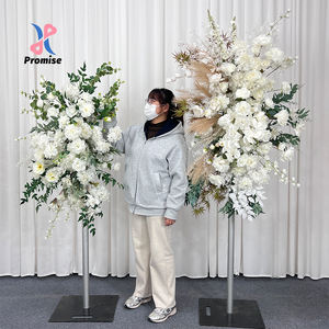 Arco de Flores Artificiales de Seda Realista en Color Blanco de Lujo para Decoración de Bodas y Eventos - Product Image 1