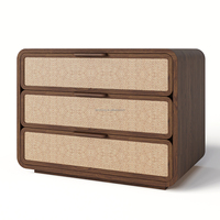 Lit King Size FERLY Cane Shelter avec cadre en bois foncé, tête de lit en rotin tressé et base de rangement – Mobilier de chambre moderne de luxe