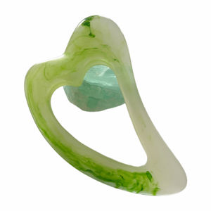 Outil de massage en résine ambrée creuse avec trous pour application faciale, dispositif de raclage - Product Image 3