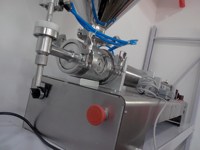 Remplisseuse semi-automatique pneumatique à piston pour sauces, miel et crèmes cosmétiques en acier inoxydable 304 ou 316 pour petites entreprises