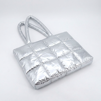 Fabricant de sacs à main personnalisés Sacs à main légers pour femmes Sac à bandoulière matelassé Sac fourre-tout matelassé pour femmes